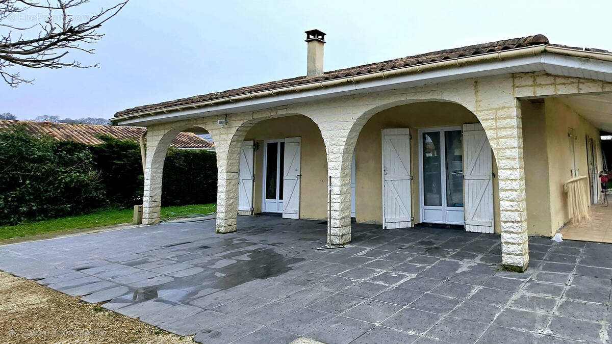 Maison à LAMOTHE-MONTRAVEL