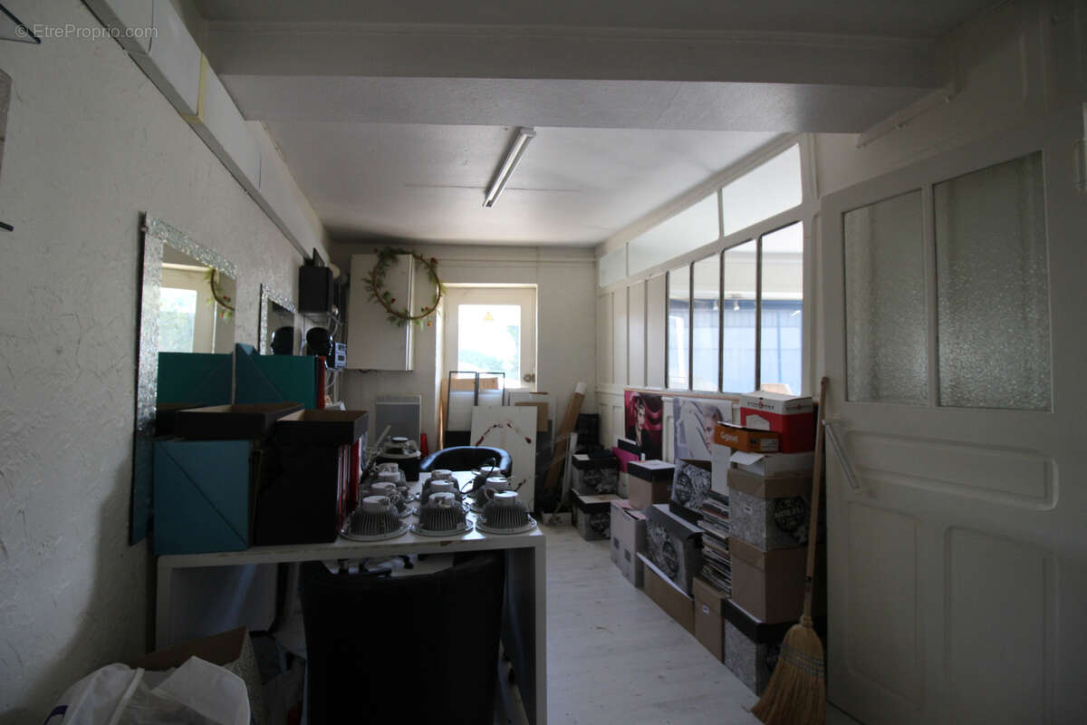 Commerce à MEZERIAT