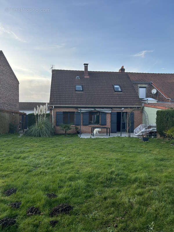 Maison à OSTRICOURT