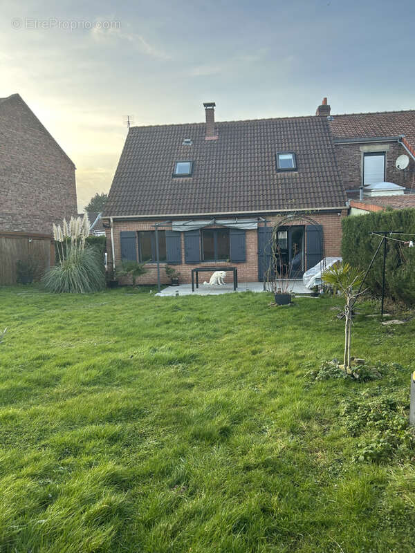 Maison à OSTRICOURT