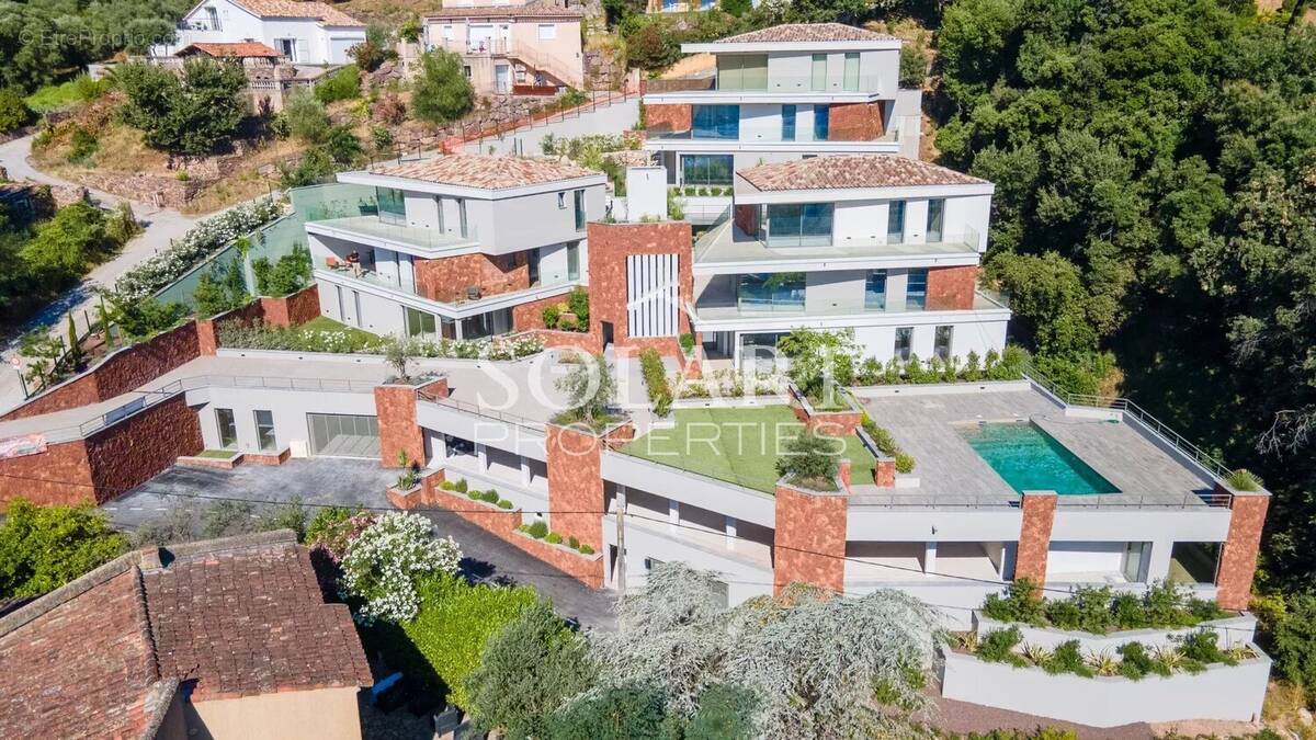 Appartement à LES ADRETS-DE-L&#039;ESTEREL