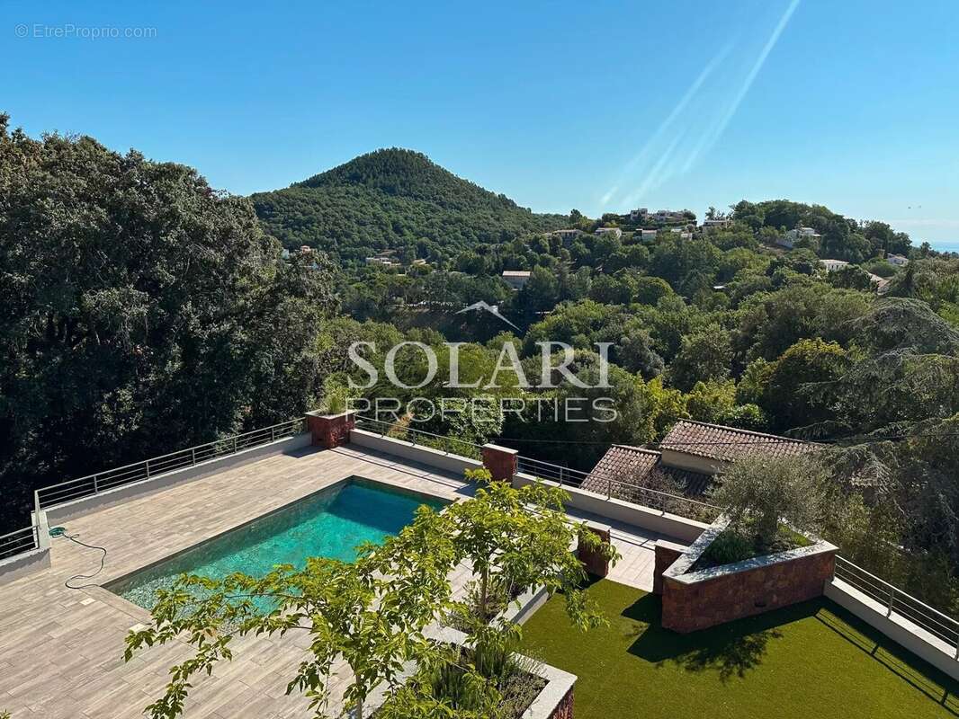 Appartement à LES ADRETS-DE-L&#039;ESTEREL