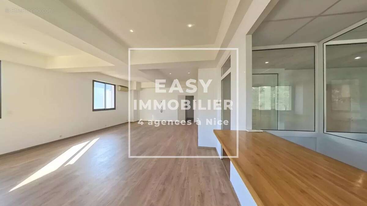 Commerce à SAINT-ANDRE-DE-LA-ROCHE