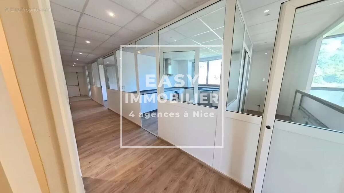 Commerce à SAINT-ANDRE-DE-LA-ROCHE