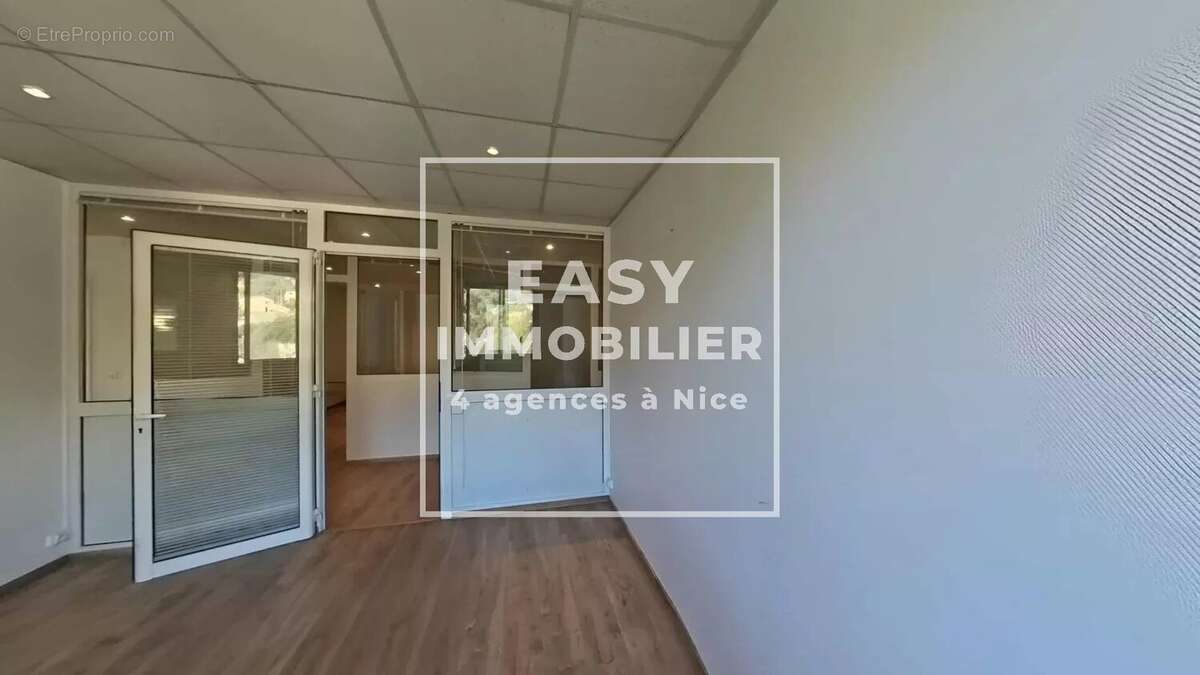 Commerce à SAINT-ANDRE-DE-LA-ROCHE