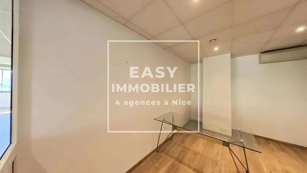 Commerce à SAINT-ANDRE-DE-LA-ROCHE