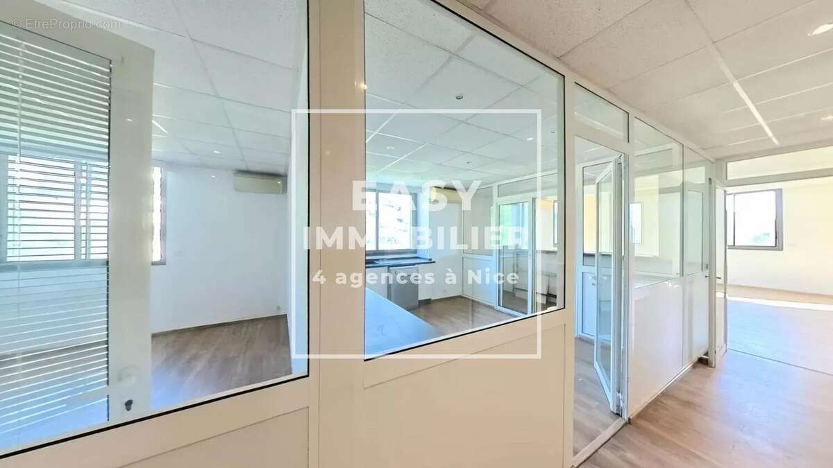 Commerce à SAINT-ANDRE-DE-LA-ROCHE