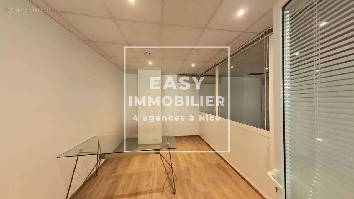 Commerce à SAINT-ANDRE-DE-LA-ROCHE