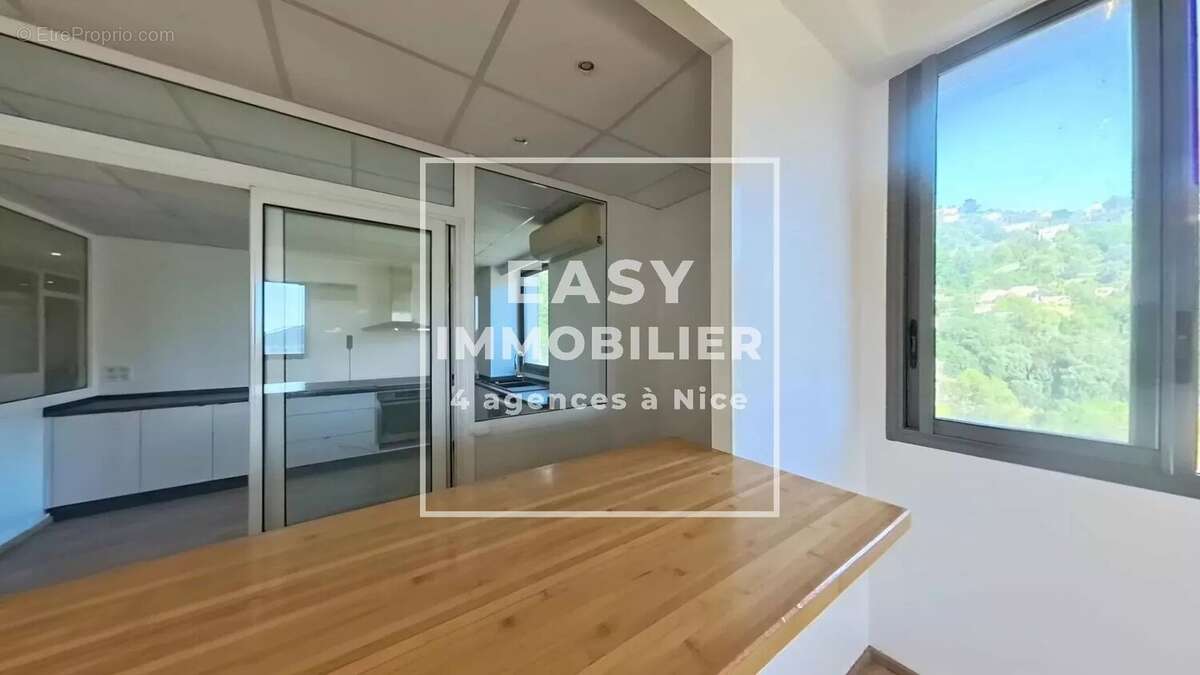 Commerce à SAINT-ANDRE-DE-LA-ROCHE