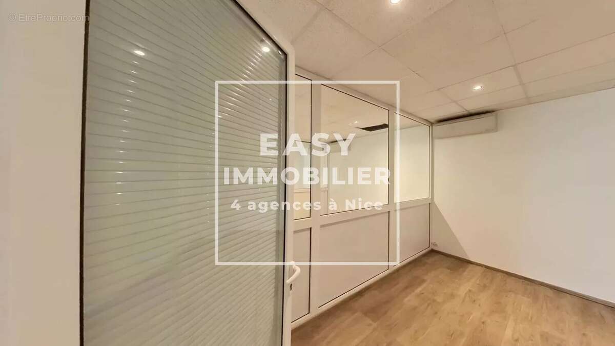 Commerce à SAINT-ANDRE-DE-LA-ROCHE