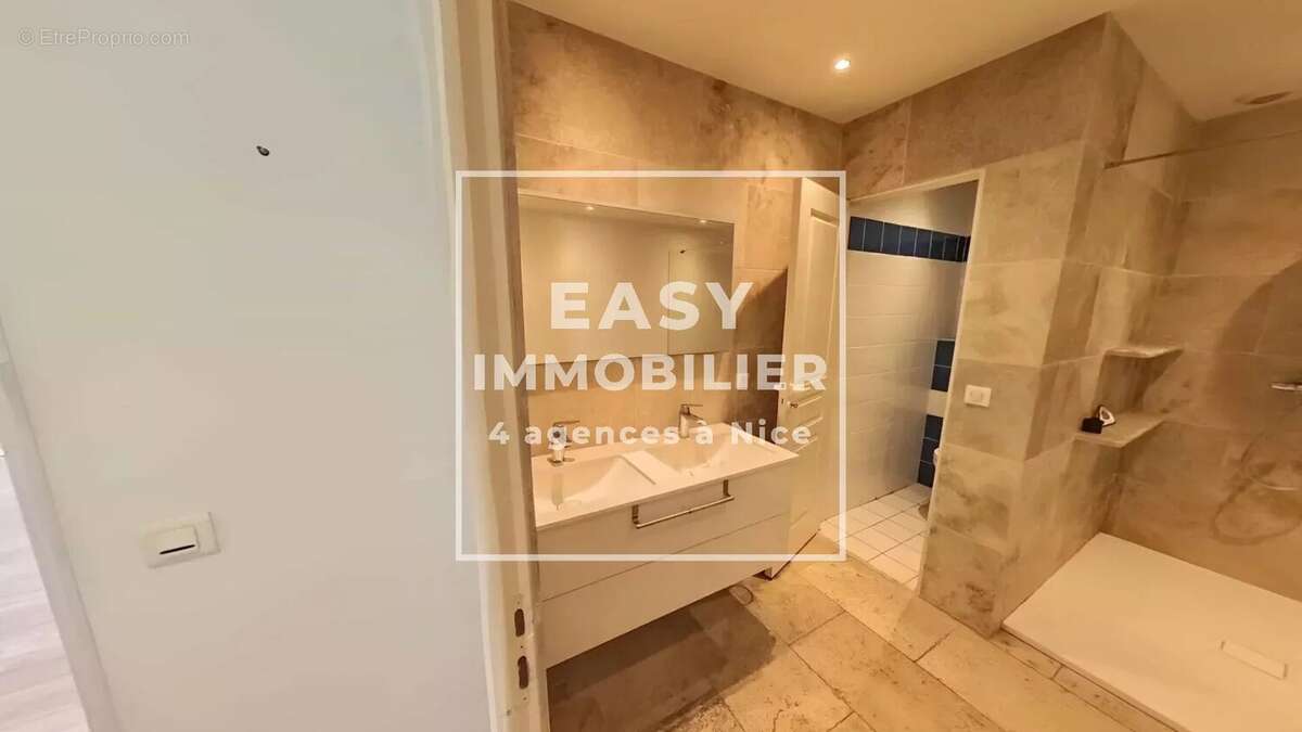 Commerce à SAINT-ANDRE-DE-LA-ROCHE