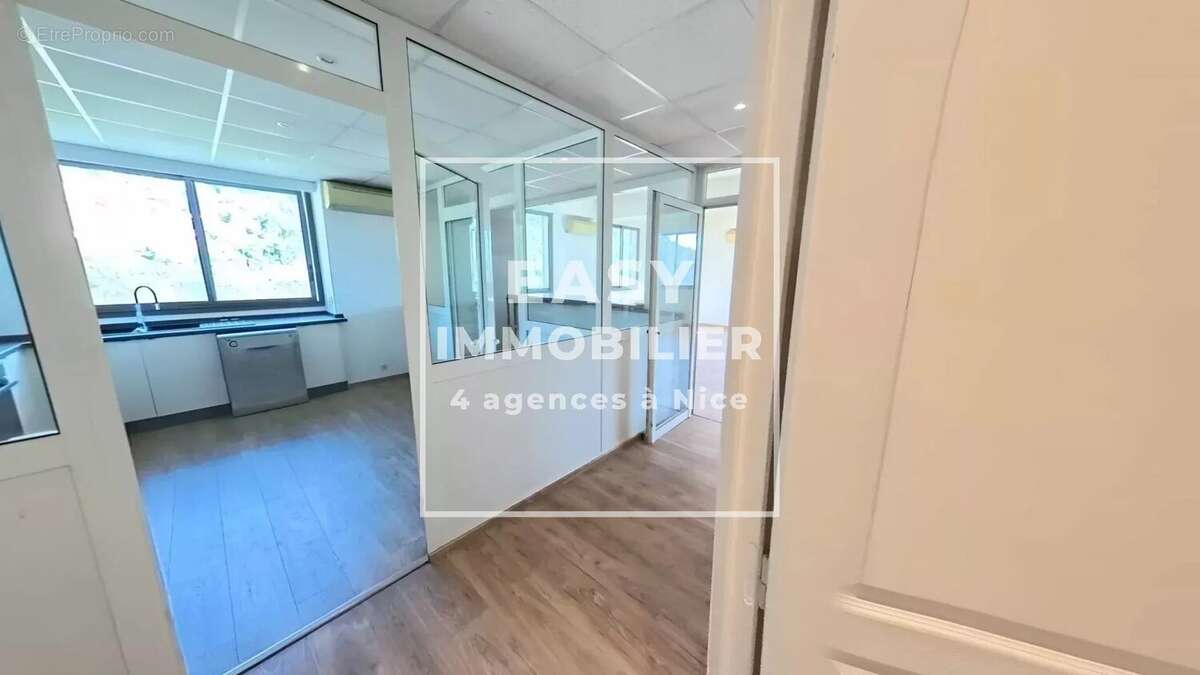 Commerce à SAINT-ANDRE-DE-LA-ROCHE