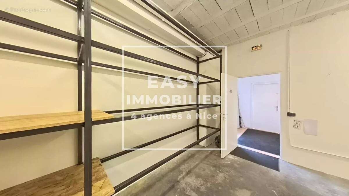 Commerce à SAINT-ANDRE-DE-LA-ROCHE