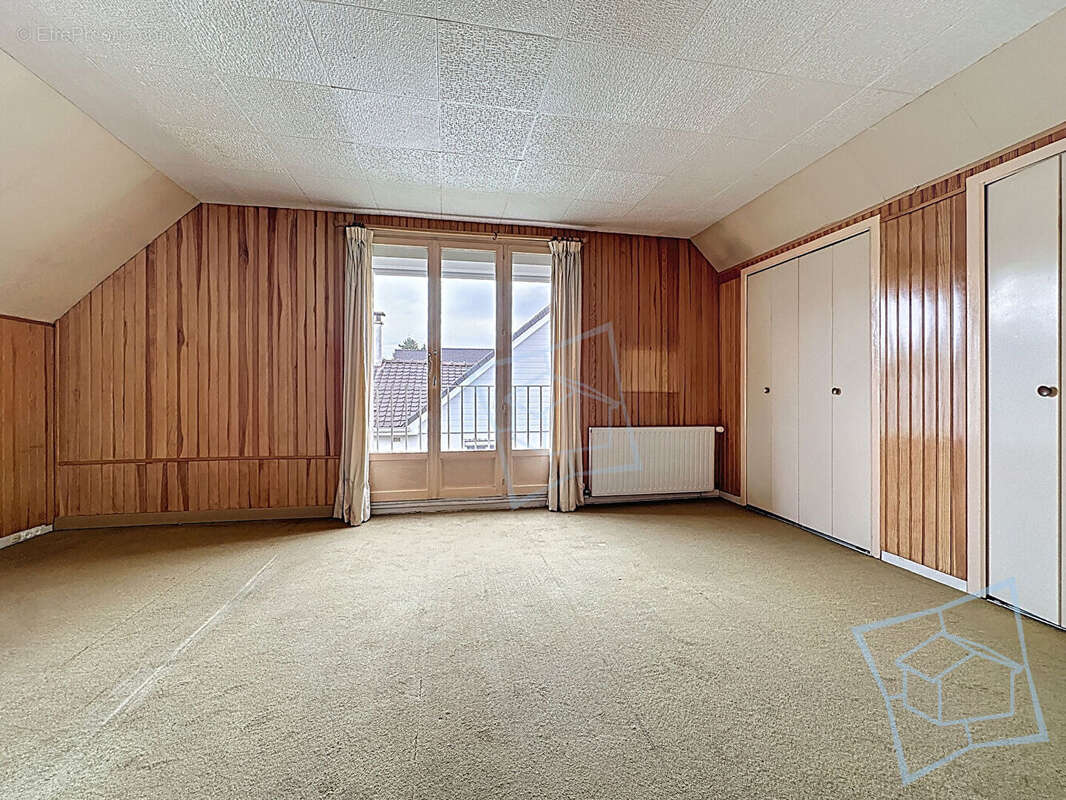 Maison à VOISINS-LE-BRETONNEUX