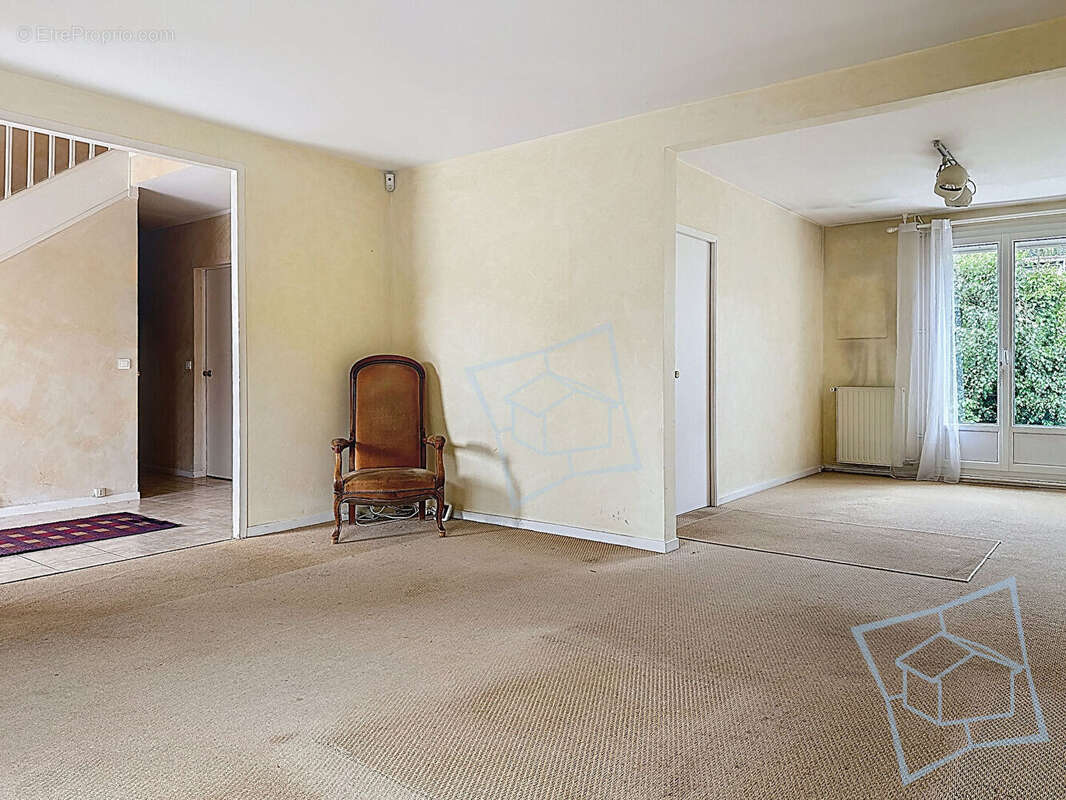 Maison à VOISINS-LE-BRETONNEUX