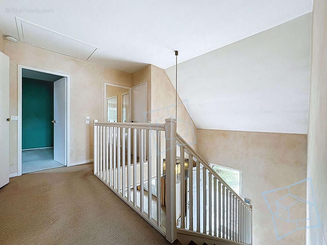 Maison à VOISINS-LE-BRETONNEUX