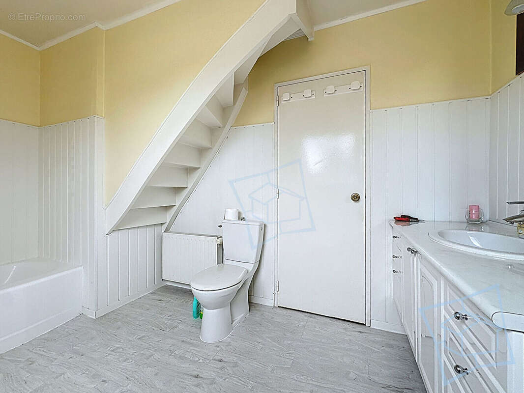 Maison à VOISINS-LE-BRETONNEUX