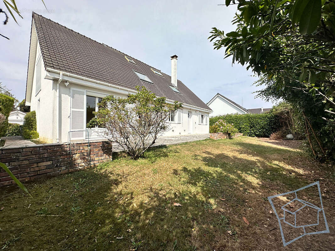 Maison à VOISINS-LE-BRETONNEUX