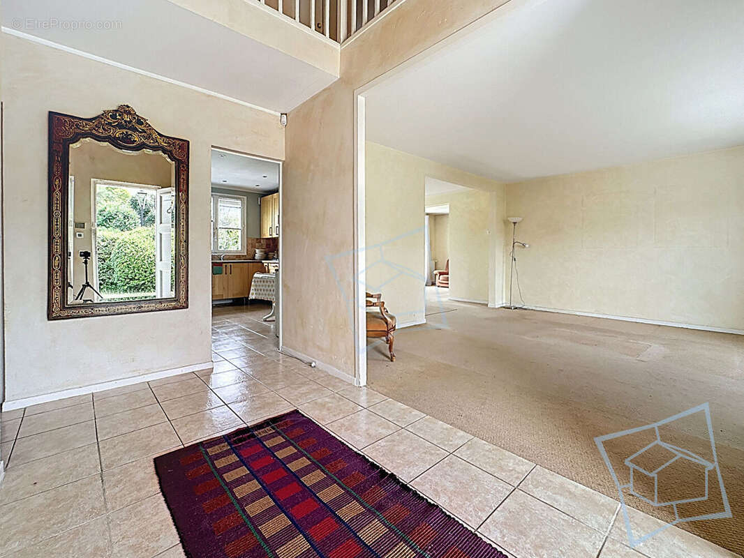 Maison à VOISINS-LE-BRETONNEUX