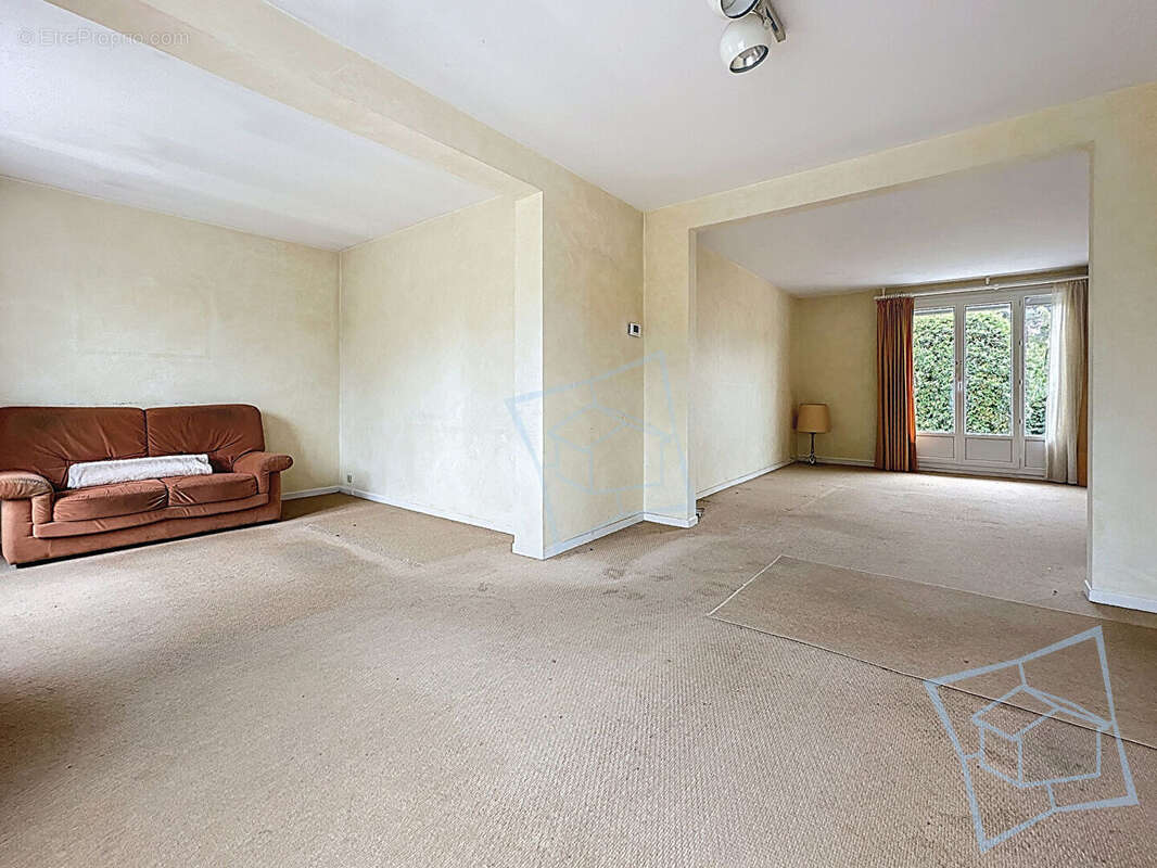 Maison à VOISINS-LE-BRETONNEUX