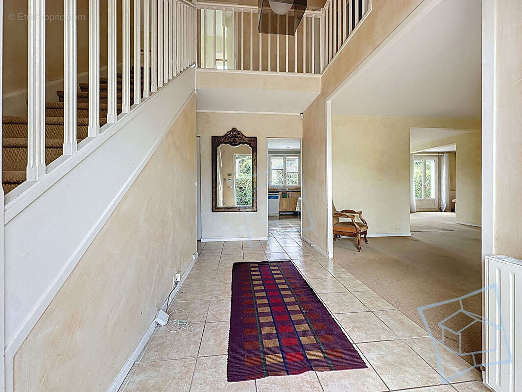 Maison à VOISINS-LE-BRETONNEUX