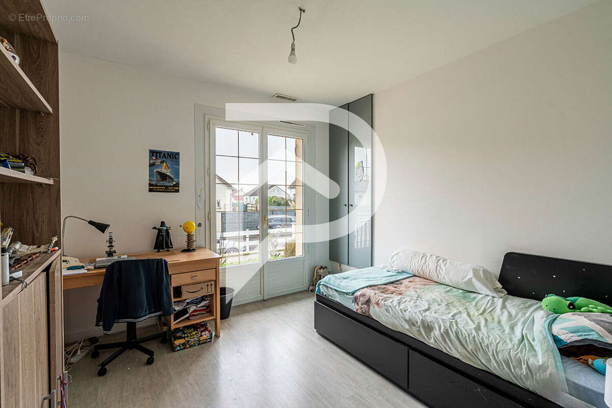 Maison à LA CHAPELLE-SAINT-MESMIN