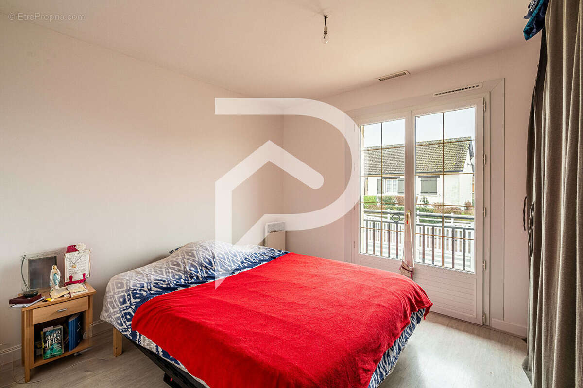 Maison à LA CHAPELLE-SAINT-MESMIN