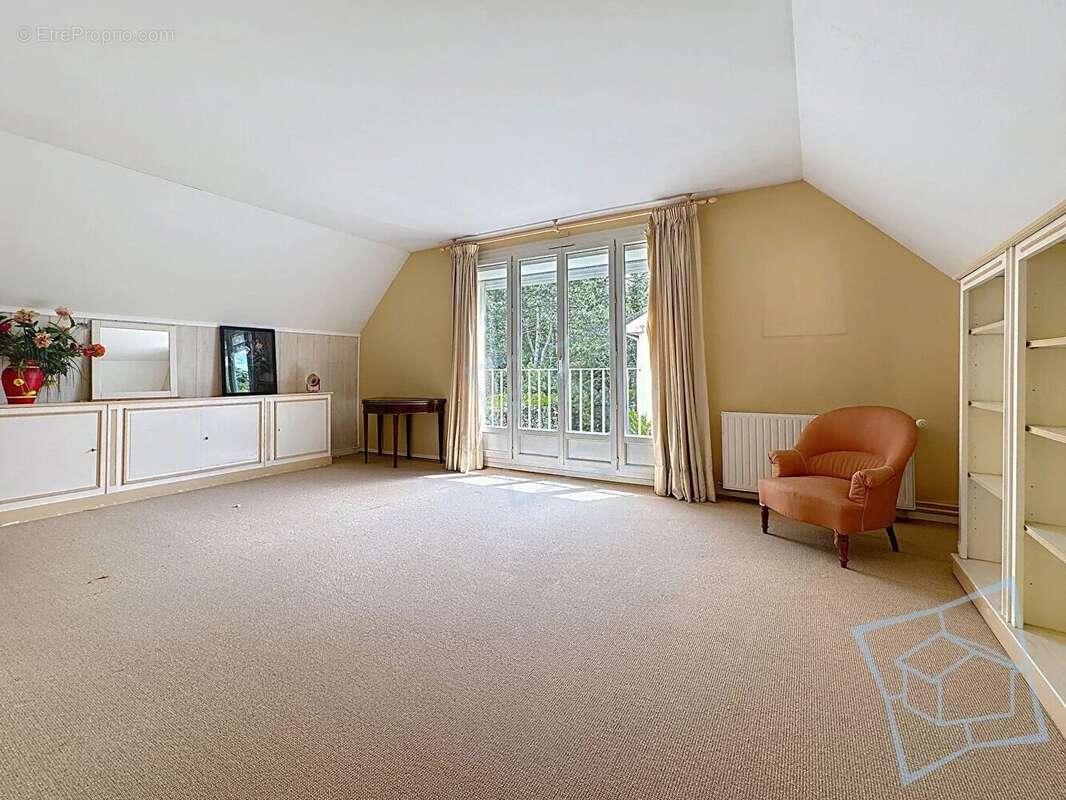 Maison à VOISINS-LE-BRETONNEUX