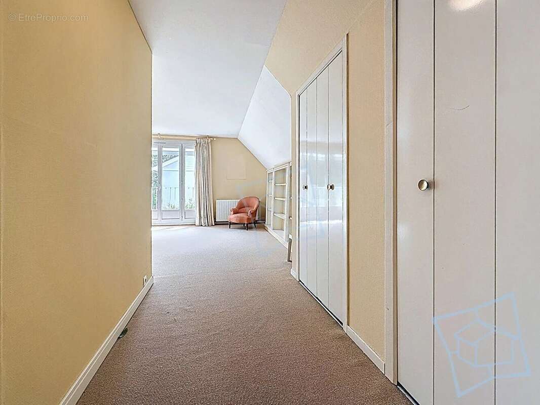 Maison à VOISINS-LE-BRETONNEUX