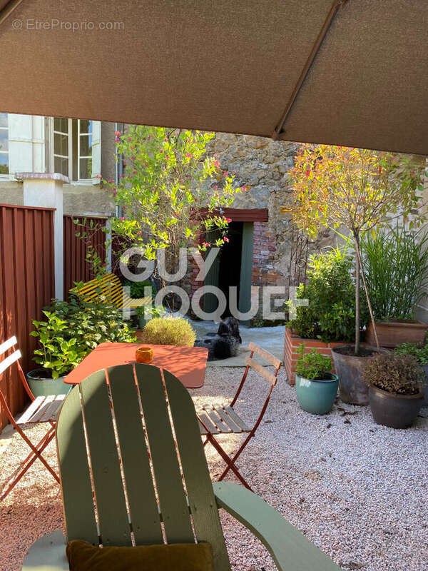 Commerce à LUCENAY-L&#039;EVEQUE