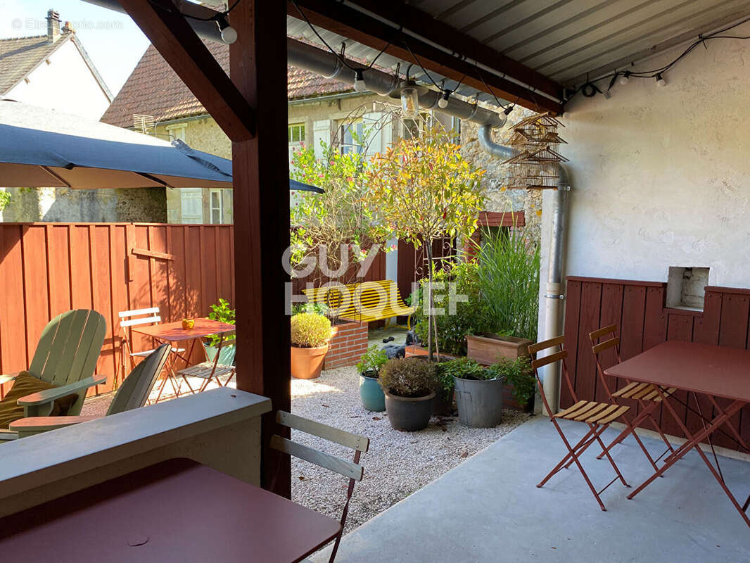 Commerce à LUCENAY-L&#039;EVEQUE