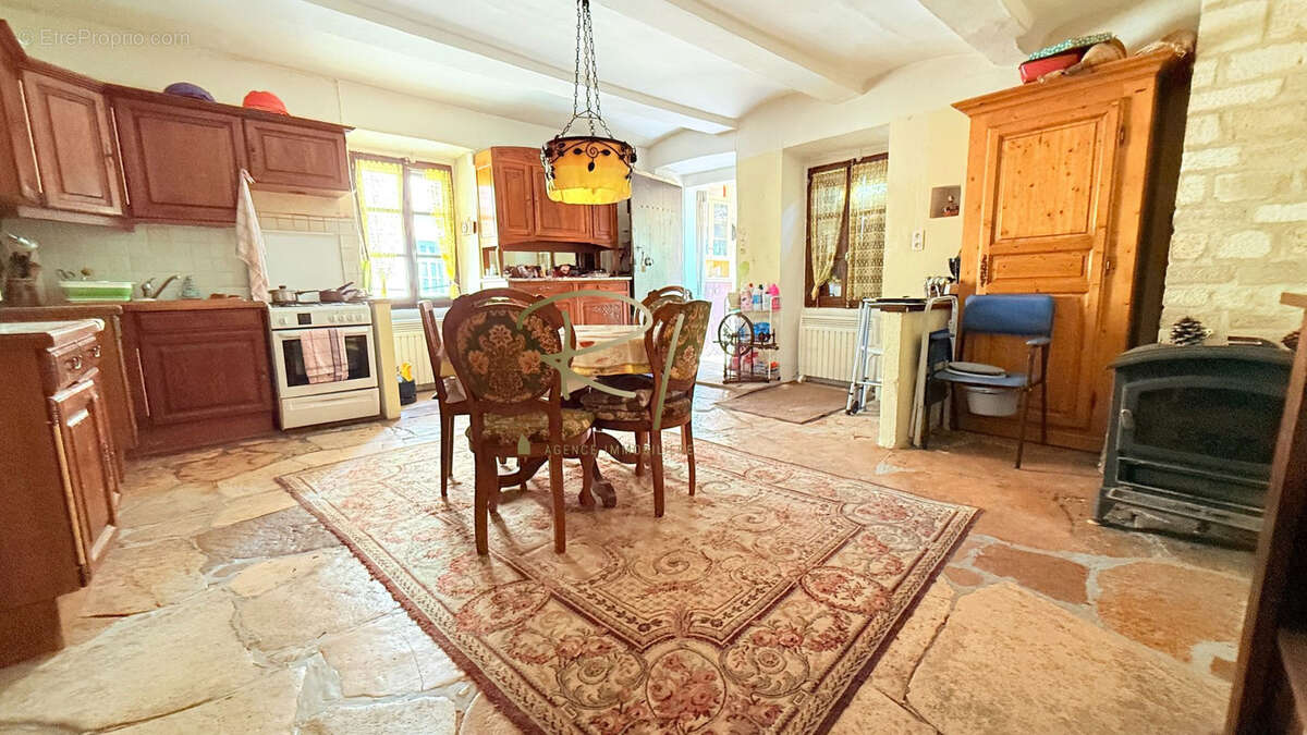 Maison à LABASTIDE-DE-VIRAC