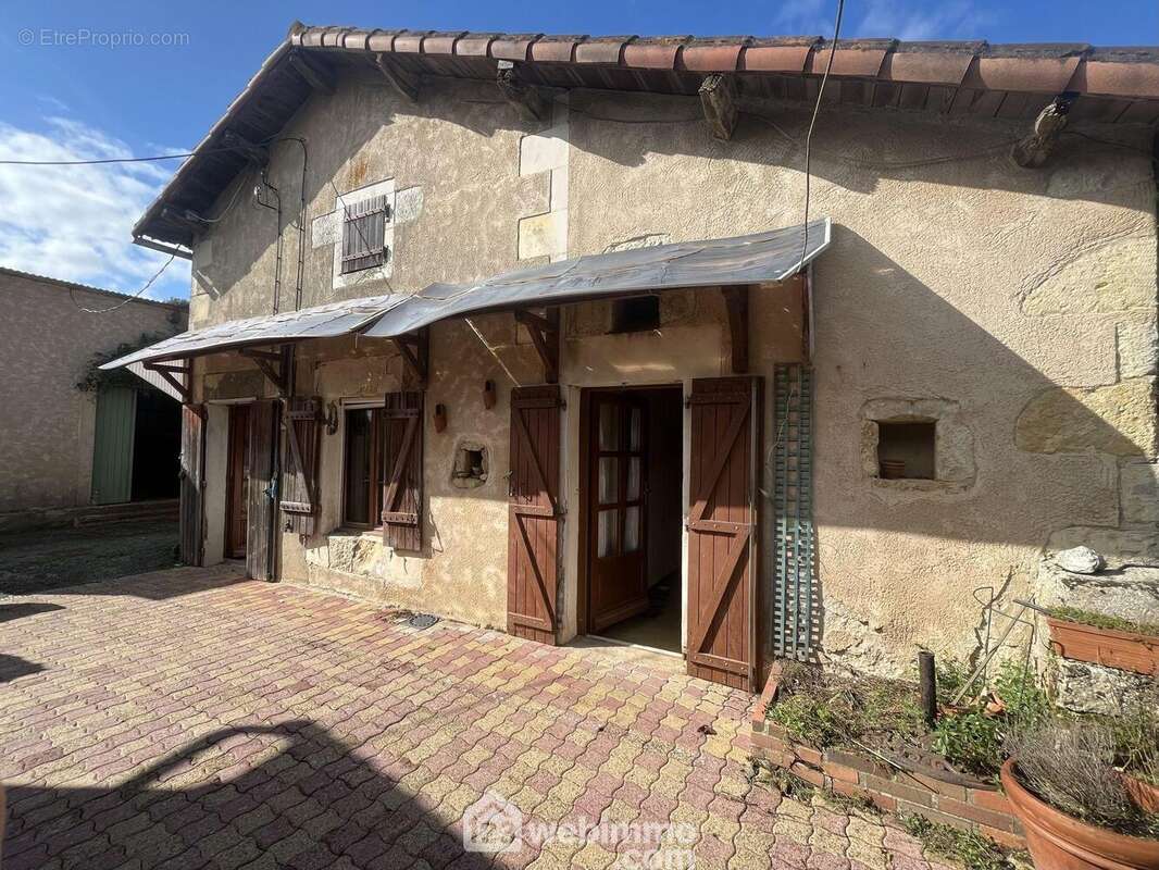 La 1ère maison avec : - Maison à BENASSAY