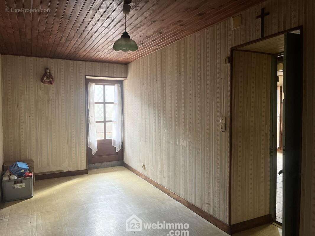 Une chambre de 13 m2, - Maison à BENASSAY