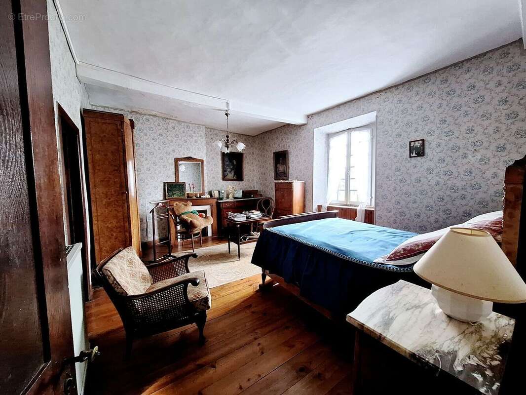 1000037999 - Maison à RECURT