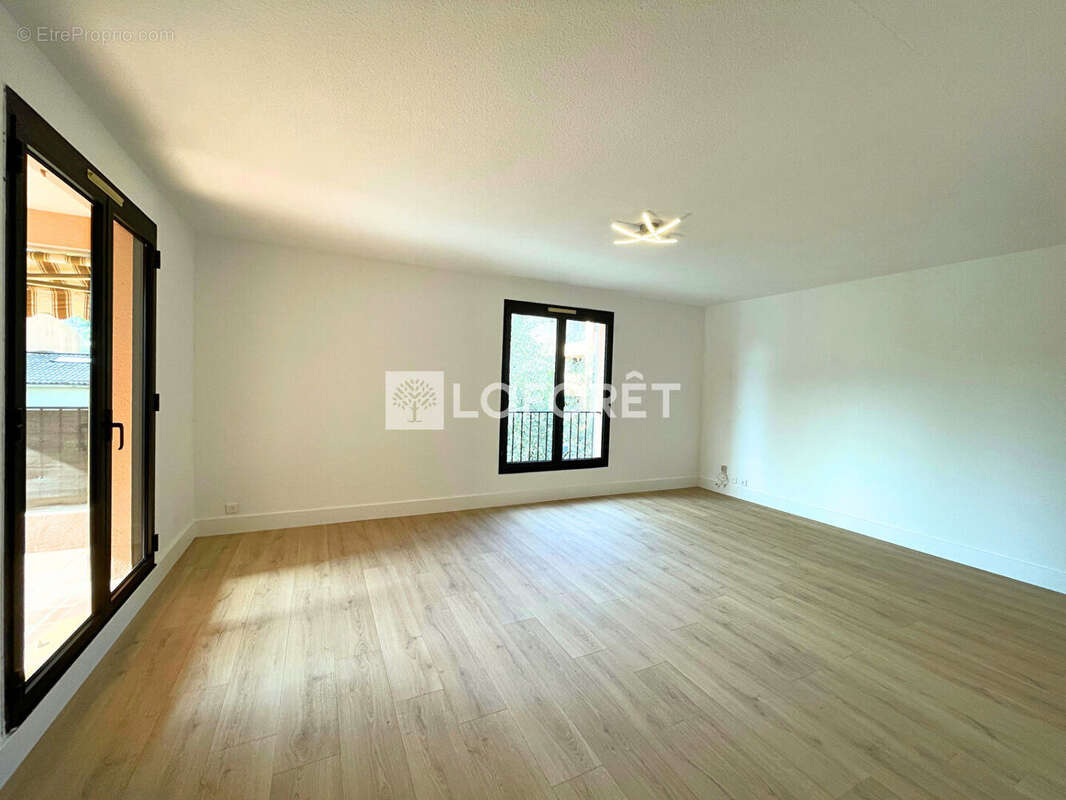 Appartement à MOUGINS