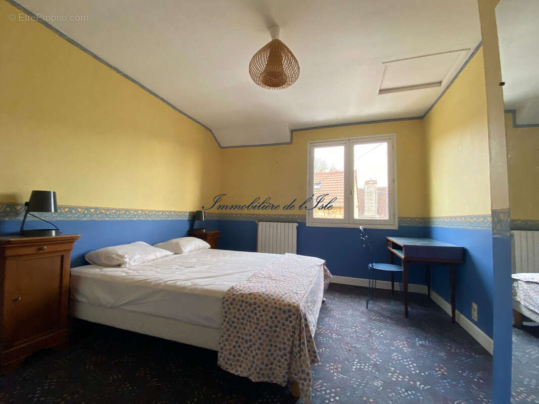 Maison à SAINT-LEON-SUR-VEZERE