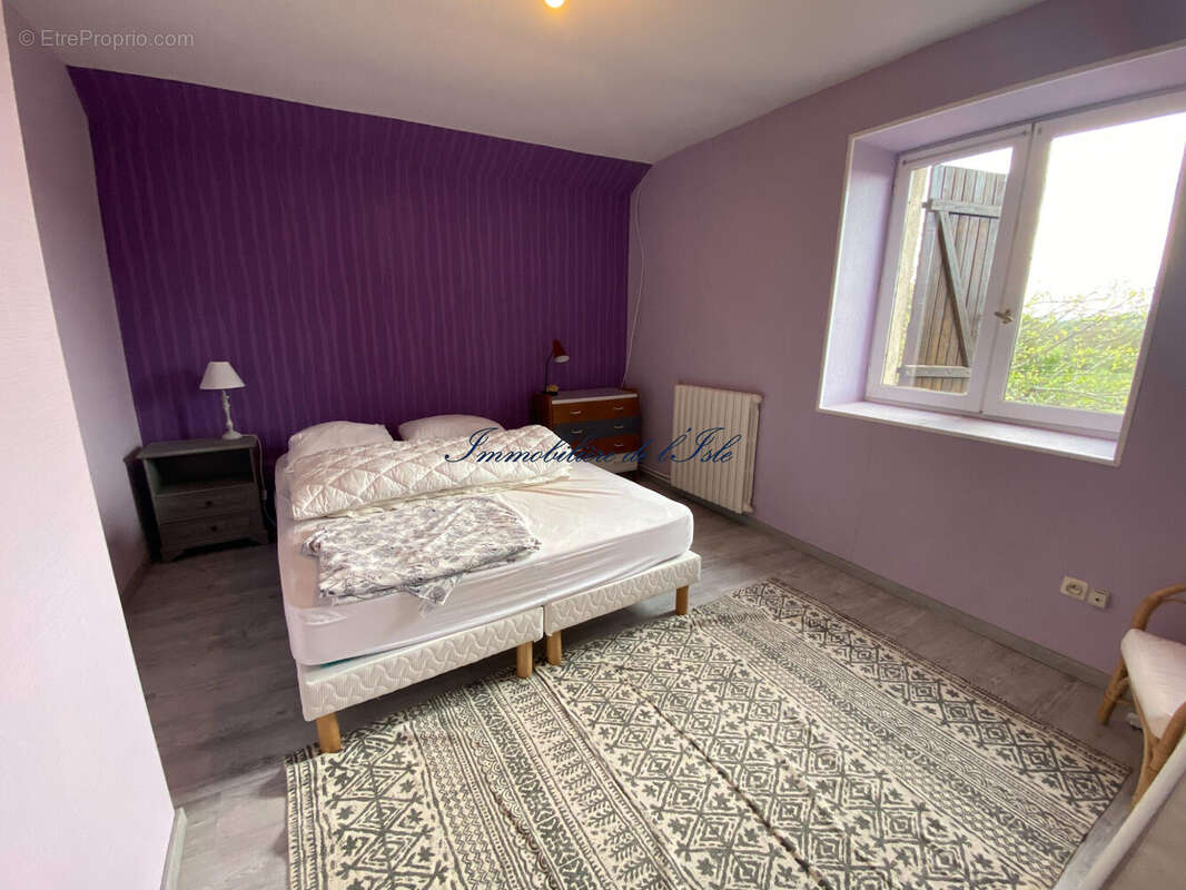 Maison à SAINT-LEON-SUR-VEZERE