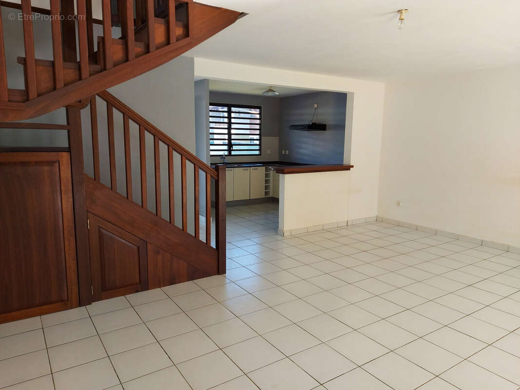 Maison à REMIRE-MONTJOLY