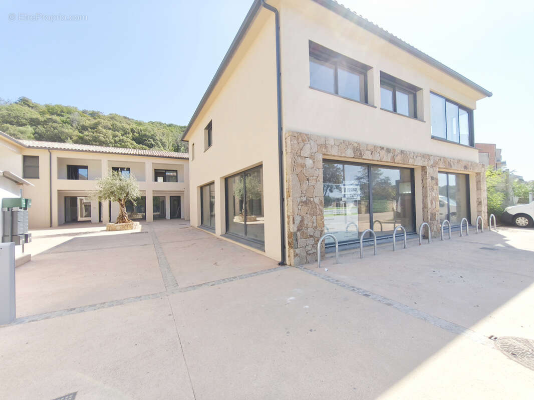 Commerce à PIETROSELLA