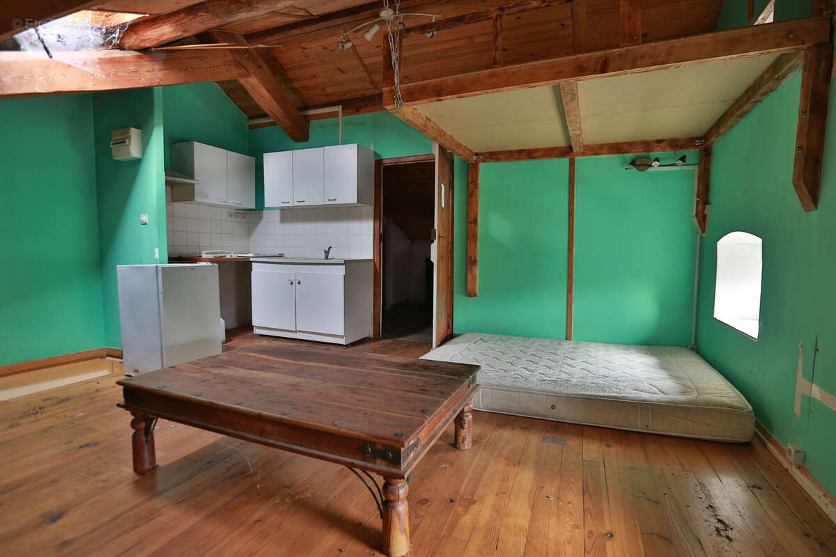 Appartement à SIAUGUES-SAINTE-MARIE