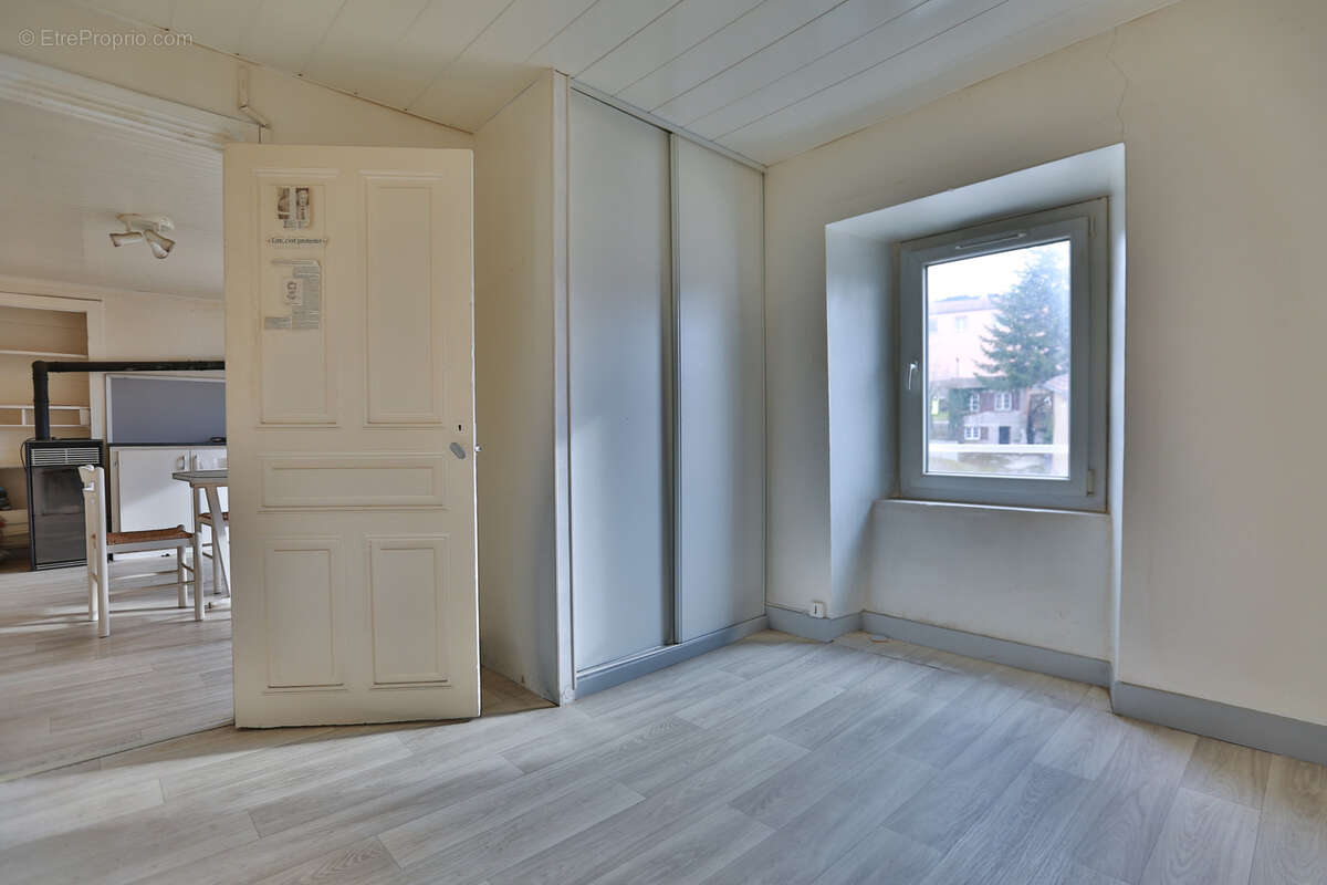 Appartement à SIAUGUES-SAINTE-MARIE