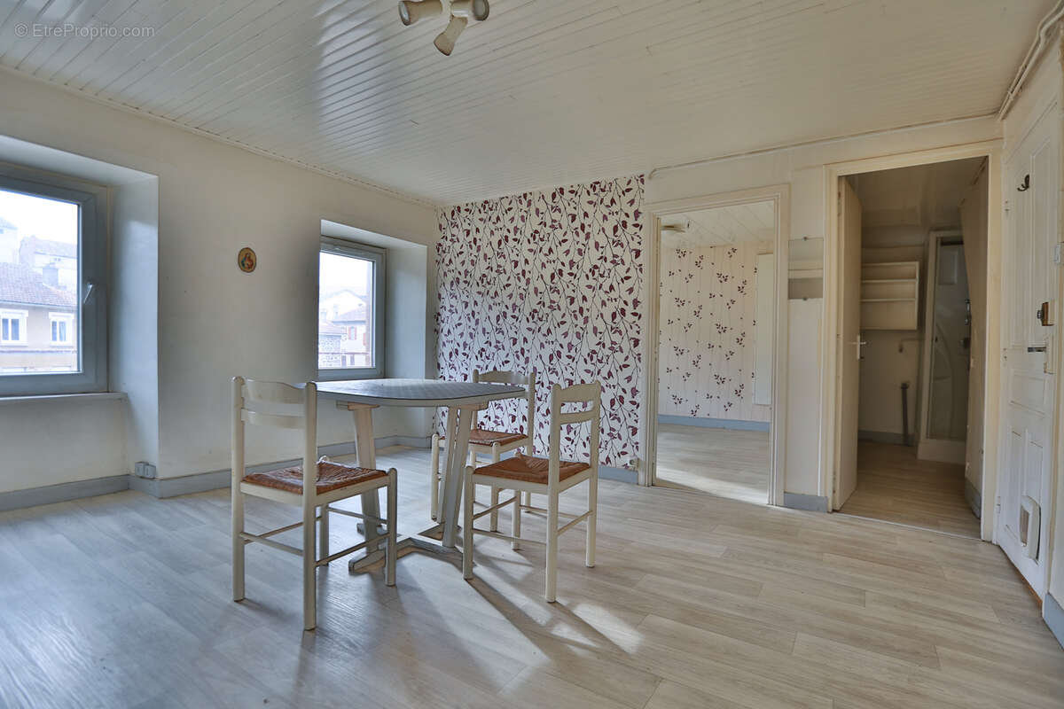 Appartement à SIAUGUES-SAINTE-MARIE