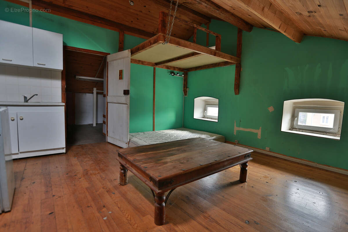 Appartement à SIAUGUES-SAINTE-MARIE