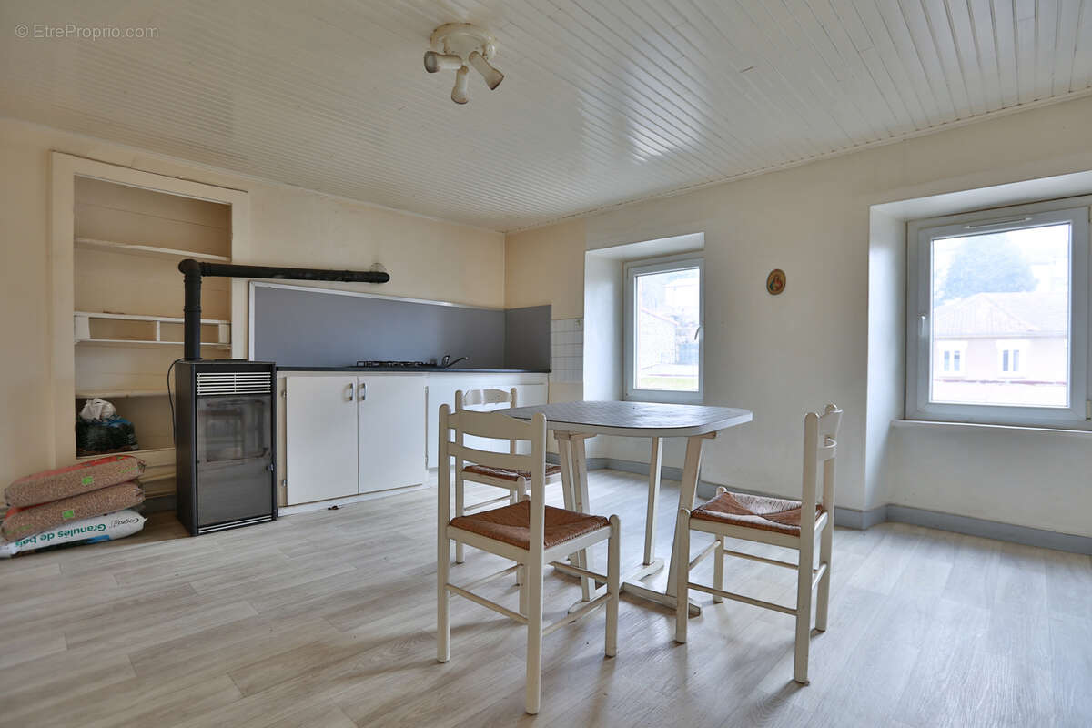 Appartement à SIAUGUES-SAINTE-MARIE