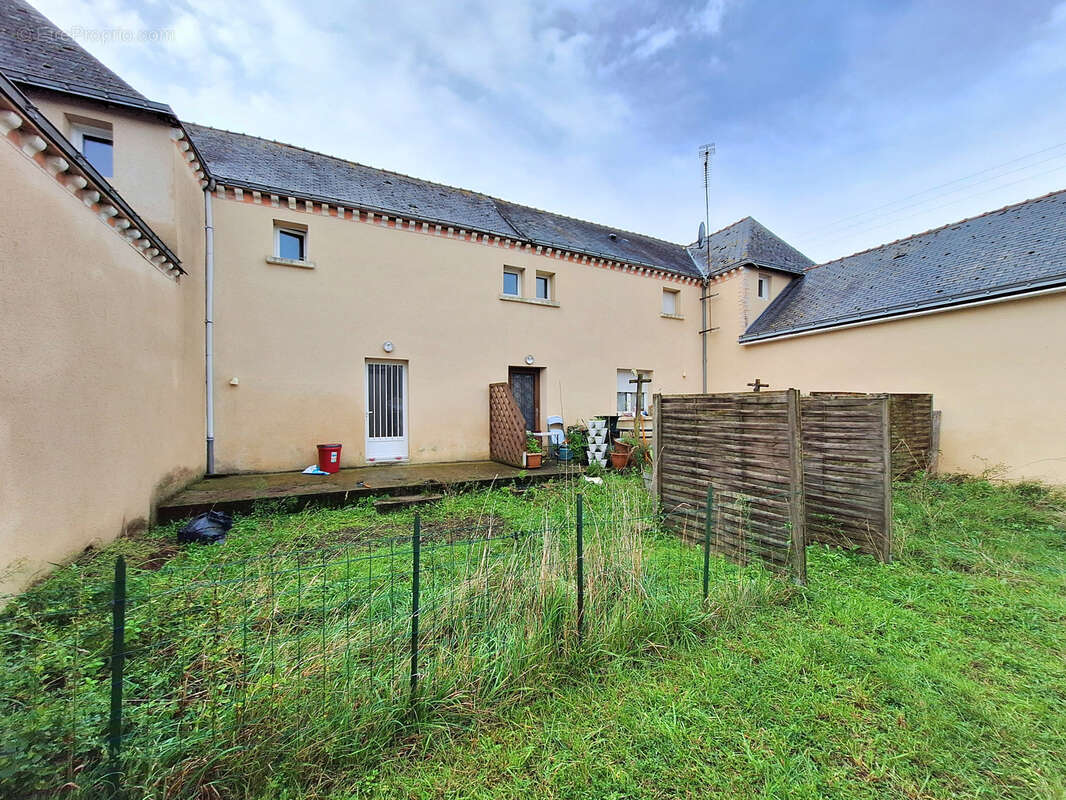 Appartement à LA CORNUAILLE