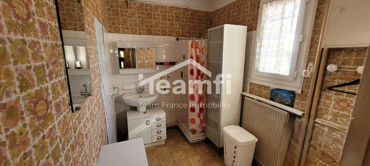 Maison à SAINT-JULIEN-LES-ROSIERS