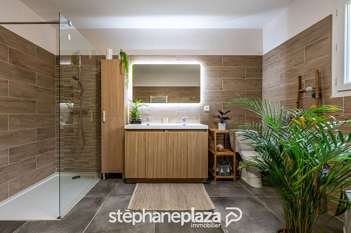 Maison à NEGREPELISSE