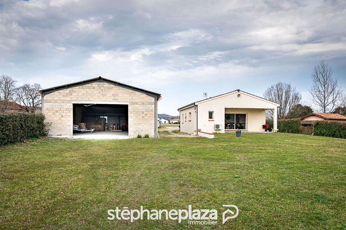 Maison à NEGREPELISSE