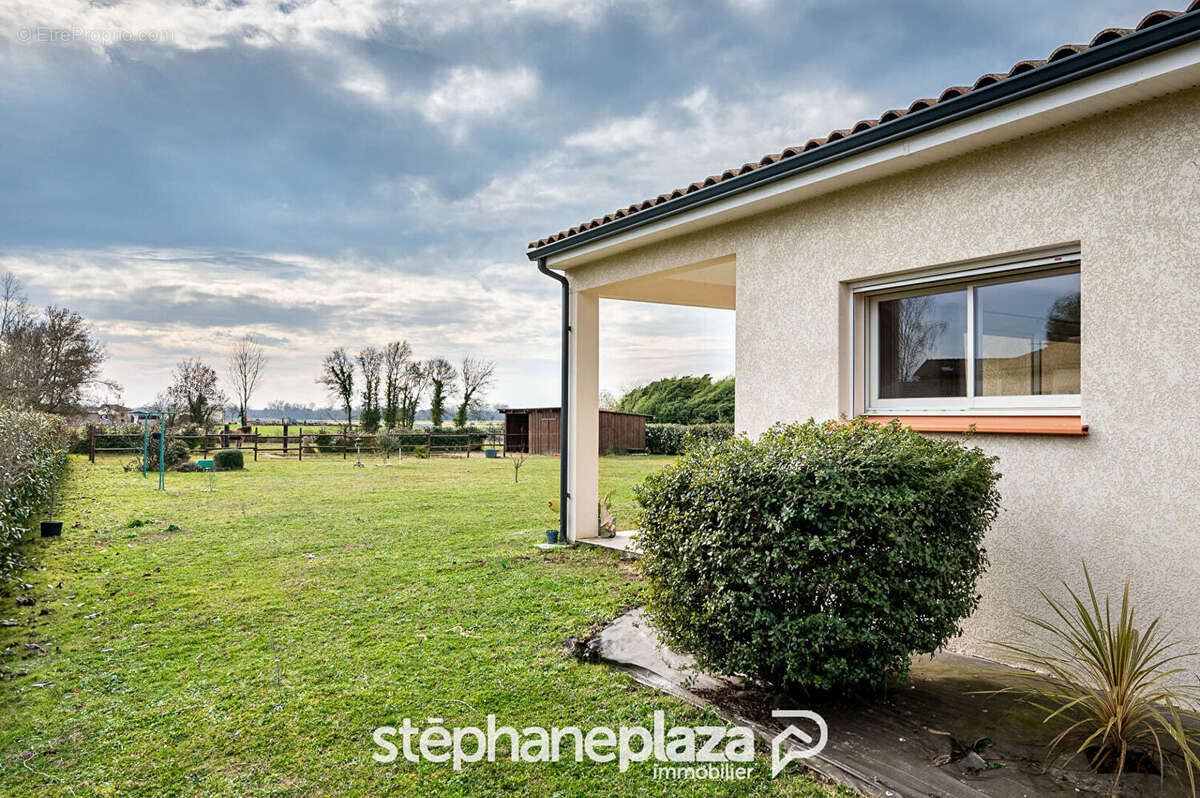 Maison à NEGREPELISSE